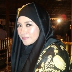 Putuskan Berhijab, Melly Goeslaw Tak Mau Hapus Tato