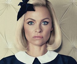 Pamela Anderson Nyaris Tak Dikenali Saat Pemotretan Majalah Fashion