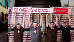 Wouw! Di Texas Ada Kemasan Isi 99 Kaleng Bir Dijual di Supermarket