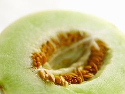 Jangan Dibuang, Biji Melon Bisa Jadi Camilan Bergizi