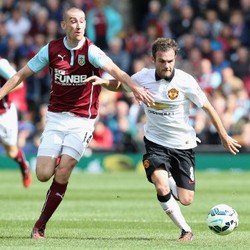 Terlalu Banyak Umpan Panjang Sulitkan Setan Merah Sendiri