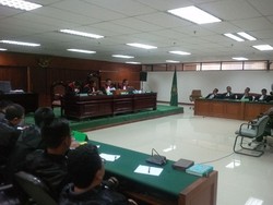 3 Kali Mic Mati, Hakim Tetap Baca Putusan Ratu Atut