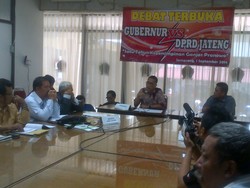 Diajak Debat soal Kinerja Setahun sebagai Gubernur, Ganjar Hanya Lewat