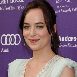 Soal Peran Hot Anaknya di Fifty Shades of Grey, Ayah Dakota Johnson Kecewa