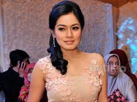 Titi Kamal Tampil Anggun