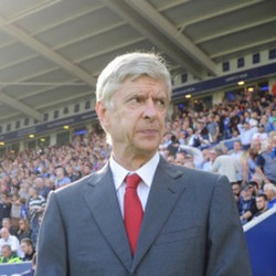 Jelang Penutupan Bursa Transfer, Wenger Malah Hadiri Laga Amal di Roma