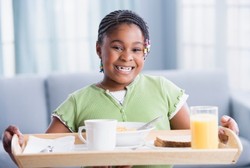 Pola Makan Agar Kebutuhan Gizi si Kecil Terpenuhi Tapi Tidak Overnutrisi