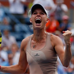 Wozniacki Singkirkan Sharapova untuk Lolos ke Perempatfinal