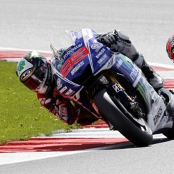 Lorenzo Tak Permasalahkan Senggolannya dengan Marquez