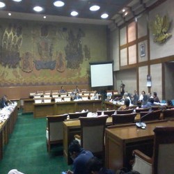 DPR Kumpulkan Bos-bos BUMN, Karen Absen