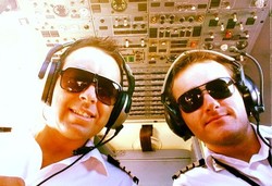 Setelah Tren Selfie Pramugari Cantik, Kini Ada Pilot Keren