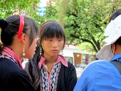 Menangkap Kecantikan Wajah Suku Minoritas di Vietnam