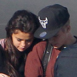 CLBK, Ini Dia Momen-momen Mesra Lain Selena Gomez dan Justin Bieber