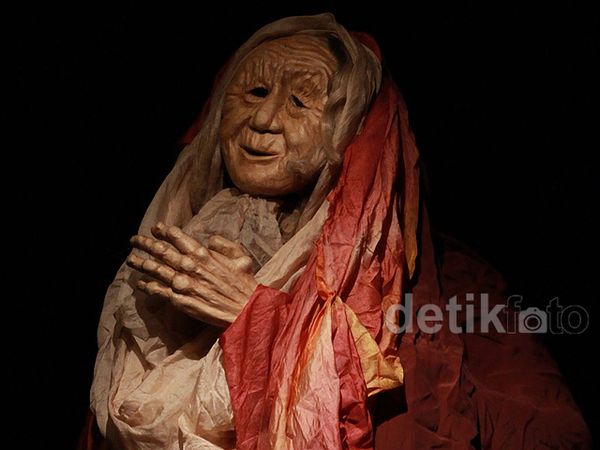 Pertunjukan Teater Boneka Cantos Animata