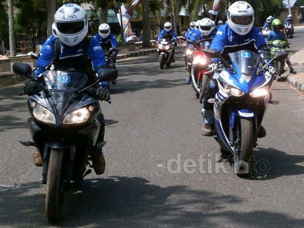 Berkeliling Pulau Laskar Pelangi dengan Yamaha R15 dan R25