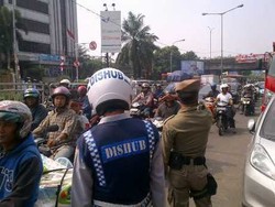 Pembongkaran Bangunan untuk MRT, Jalan Raya Fatmawati Tersendat