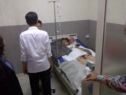 Jokowi Jenguk Korban Kapal Paus di RS Koja