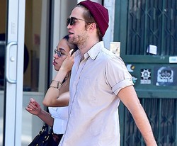 Lupakan Kristen Stewart, Robert Pattinson Pacari Penyanyi Inggris