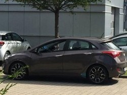 Hyundai i30 GT Nongol di Jalanan
