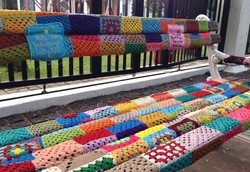 Wah! 2 Bangku Jokowi Depan Munas Berbalut Rajutan Lucu