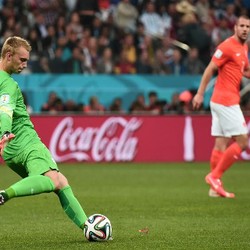 Membangun Serangan pada Formasi Tiga Bek