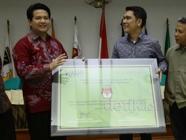 WALHI Beri Penghargaan KPU