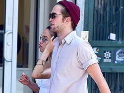 Berhasil Move On dari Kristen Stewart, Rob Pattinson Pacari Penyanyi Inggris