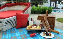 Mau Berpiknik di Pantai? Conrad Bali Siapkan Bekal Lezat untuk Anda