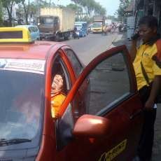 Sopir Taksi Ditemukan Tewas dengan Mulut Berbusa