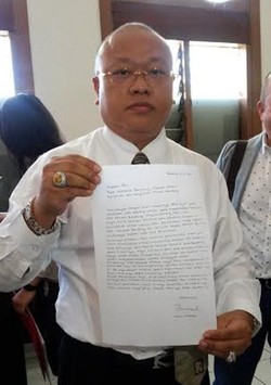 Y Akui Handphone Berisi Foto Mesum PNS dengan R Hilang