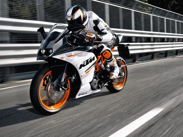 Motor Supersport KTM RC 390