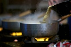 Air Rebusan Mi Instan, Amankah Dikonsumsi Sebagai Kuah?