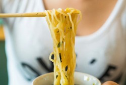 Mengintip Kandungan Mi Instan yang Membuatnya Tak Sehat Dikonsumsi Berlebihan