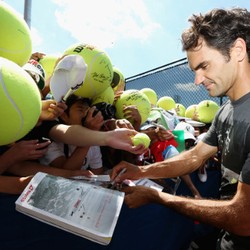 Soal Beri Tanda Tangan ke Fans, Federer Juaranya