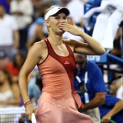 Wozniacki ke Semifinal, Bencic Dihentikan Shuai Peng