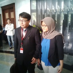 Ini Mahasiswi FH UI Berjilbab yang Memohon Legalisasi Perkawinan Beda Agama