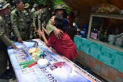 Ditertibkan Satpol PP, PKL di Semarang Histeris: Ampun... Maaf Pak!