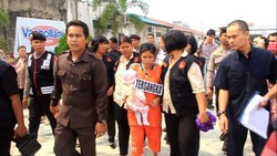 Rekonstruksi Pembunuhan Bayi di Pekanbaru Ricuh