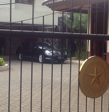 Rumah Jero Wacik Sepi, Mobil Dinas Terparkir di Halaman