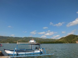 Kapal dan Perbukitan, Perpaduan Sempurna di Pelabuhan Lombok