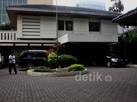 Rumah Dinas Jero Wacik Sepi