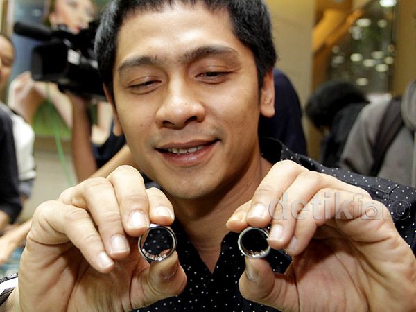 Ini Cincin Pernikahan Donita dan Adi Nugroho