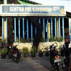 10 Sentra PKL di Surabaya Ditargetkan Rampung Akhir 2014