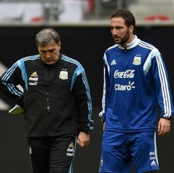 Napoli Segera Pantau Cedera Higuain