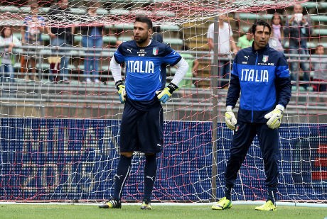 Lawan Belanda, Conte Bakal Mainkan Sirigu