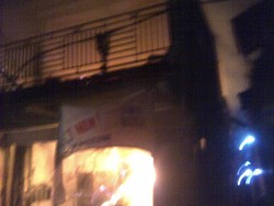 Banyak Warga Menonton, Damkar Sulit Padamkan Kebakaran di Bidara Cina