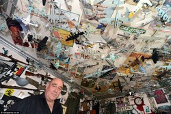 Pria Ini Koleksi 20 Ribu Mainan Tentara dan 600 Pesawat