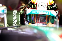 Hamilton Kuasai Latihan Pertama