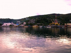 Menikmati Indahnya Jayapura dari Pelabuhan