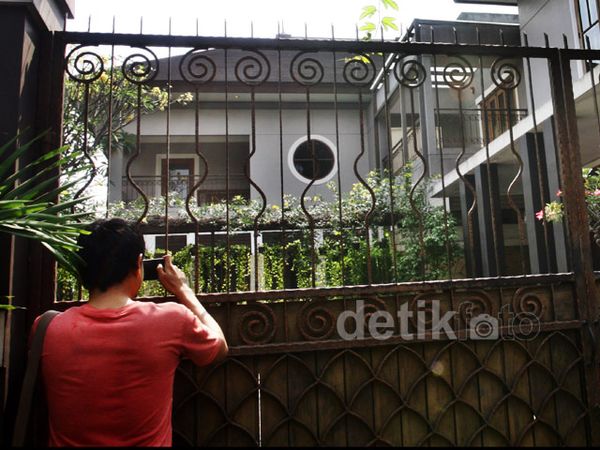 Rumah Jero Wacik di Bintaro Sepi